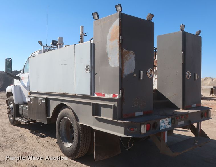 image for item DJ2300 2005 Chevrolet C6500  service truck