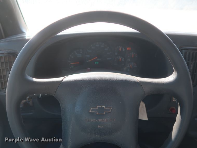 image for item DJ2300 2005 Chevrolet C6500  service truck