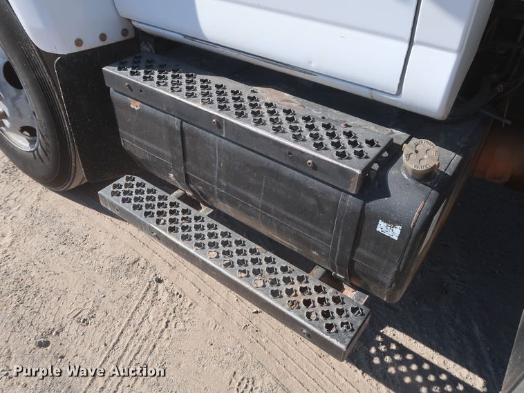 image for item DJ2300 2005 Chevrolet C6500  service truck