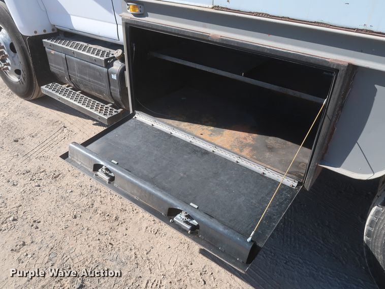 image for item DJ2300 2005 Chevrolet C6500  service truck