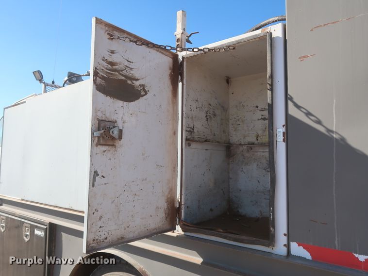 image for item DJ2300 2005 Chevrolet C6500  service truck