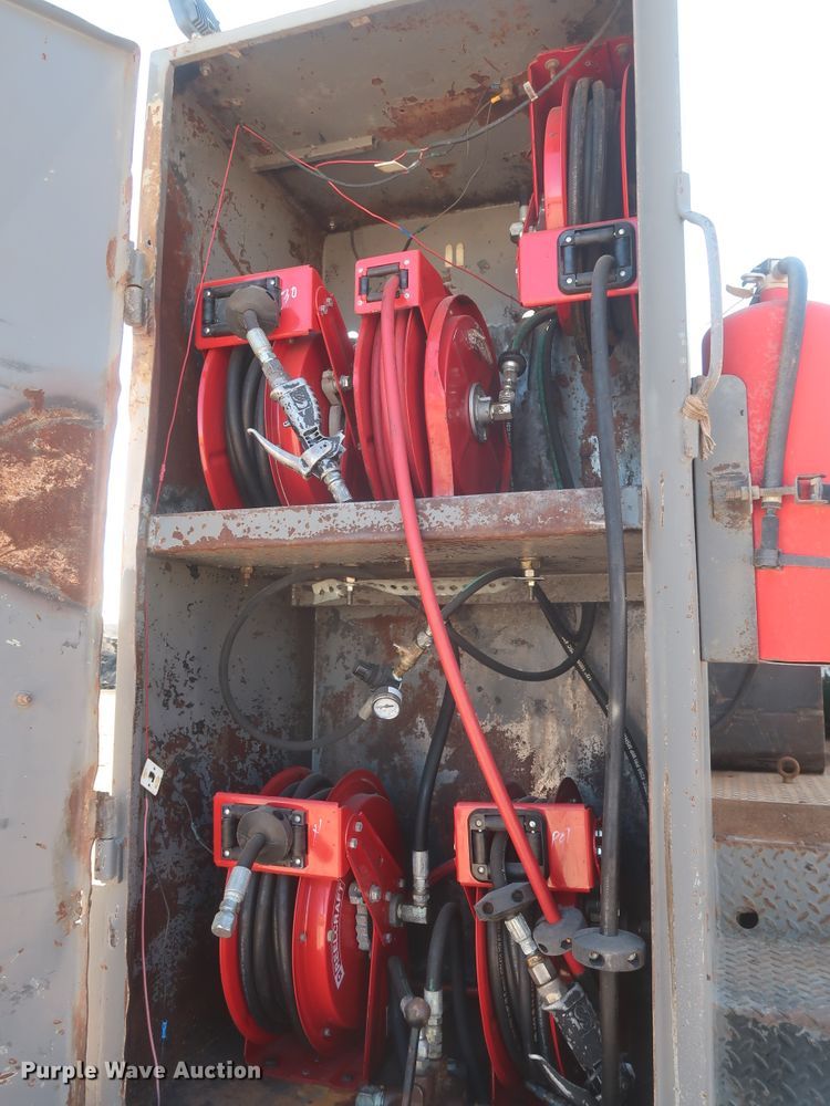 image for item DJ2300 2005 Chevrolet C6500  service truck