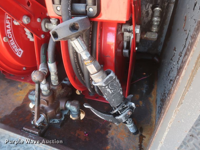 image for item DJ2300 2005 Chevrolet C6500  service truck