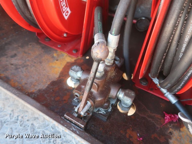 image for item DJ2300 2005 Chevrolet C6500  service truck