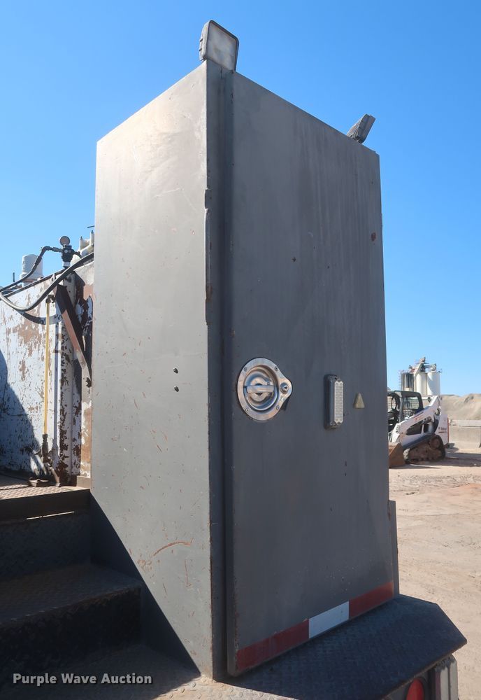 image for item DJ2300 2005 Chevrolet C6500  service truck