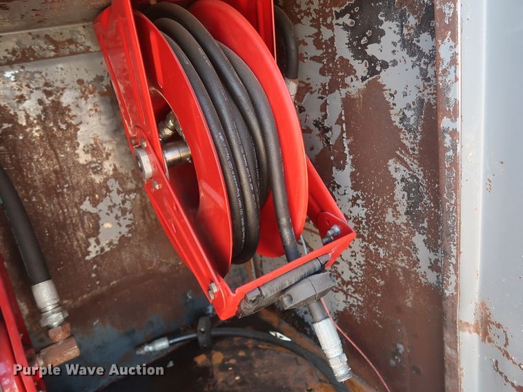 image for item DJ2300 2005 Chevrolet C6500  service truck