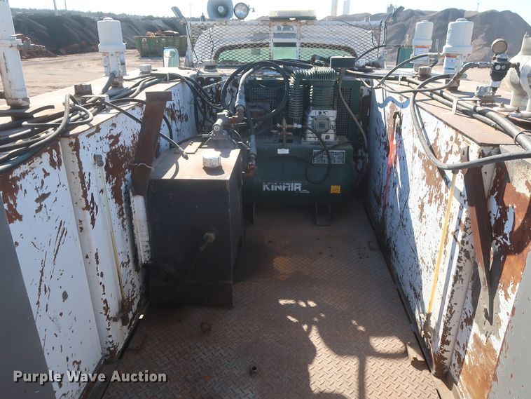 image for item DJ2300 2005 Chevrolet C6500  service truck