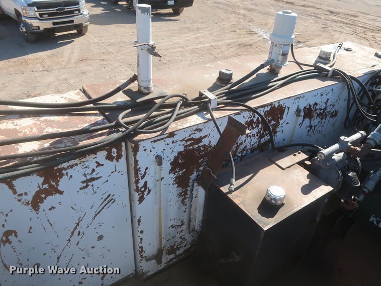 image for item DJ2300 2005 Chevrolet C6500  service truck