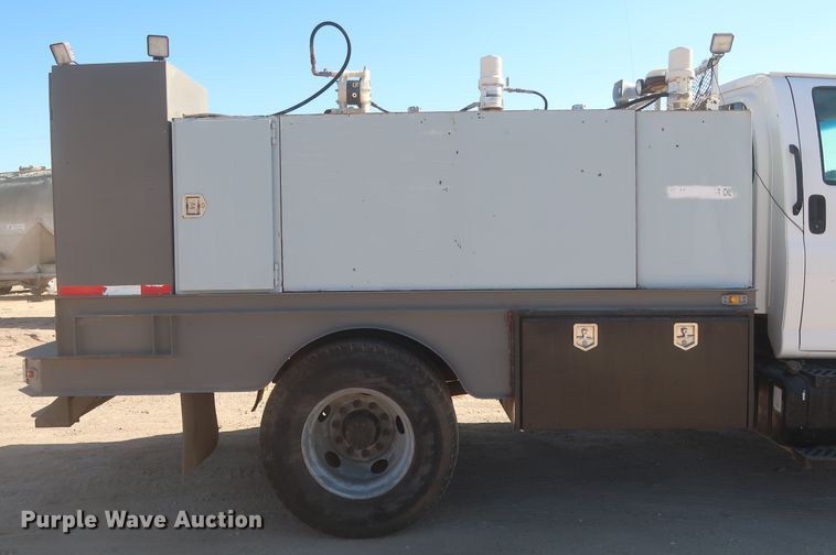 image for item DJ2300 2005 Chevrolet C6500  service truck