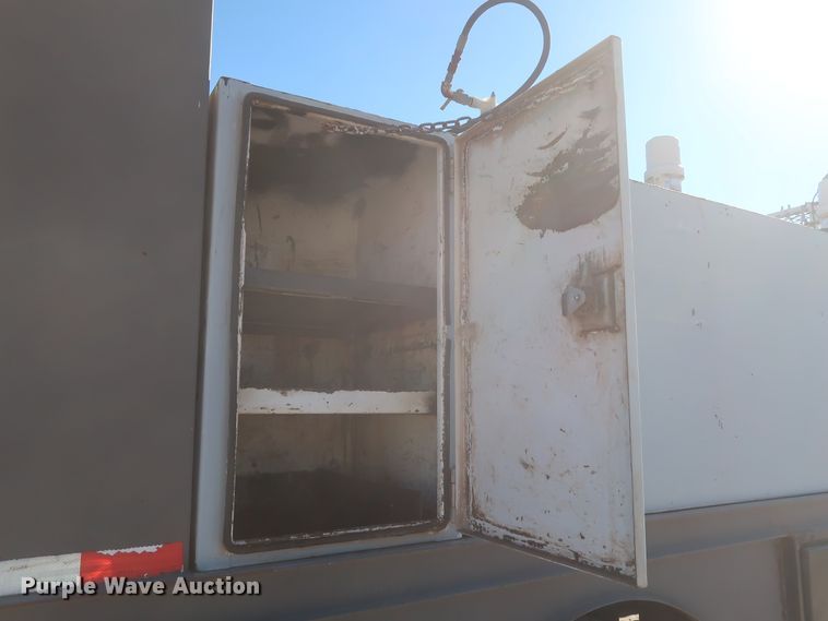 image for item DJ2300 2005 Chevrolet C6500  service truck