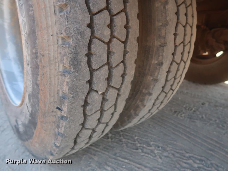 image for item DJ2300 2005 Chevrolet C6500  service truck