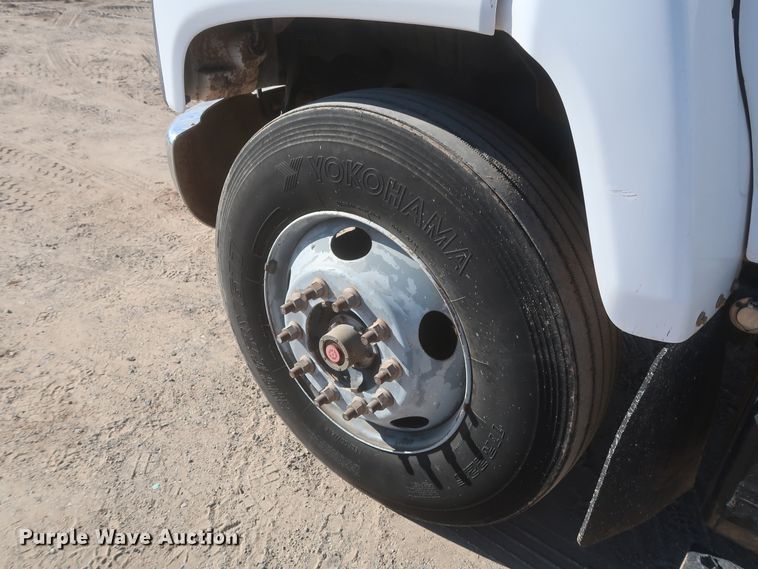 image for item DJ2300 2005 Chevrolet C6500  service truck