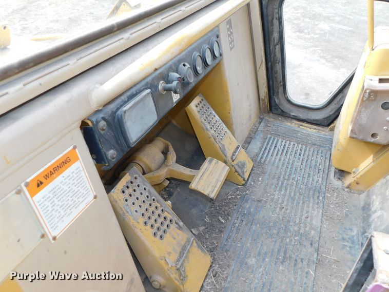 image for item DJ5965 1999 Caterpillar 963B  track loader