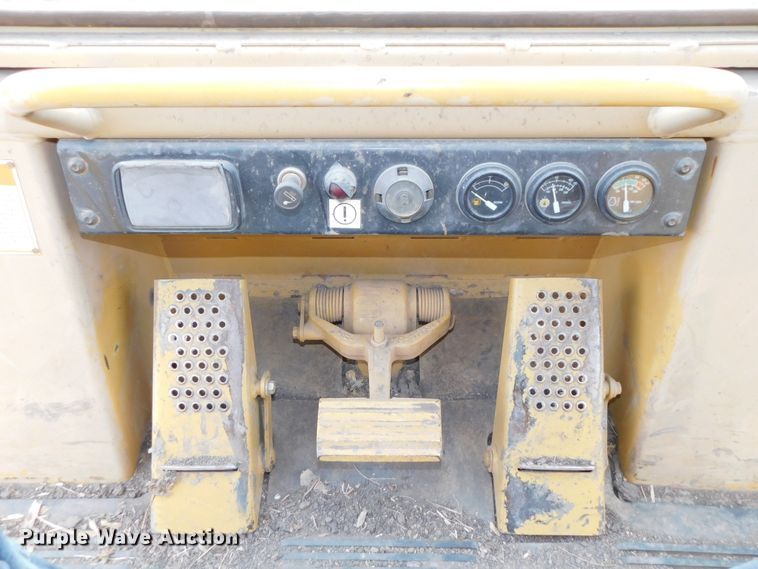 image for item DJ5965 1999 Caterpillar 963B  track loader