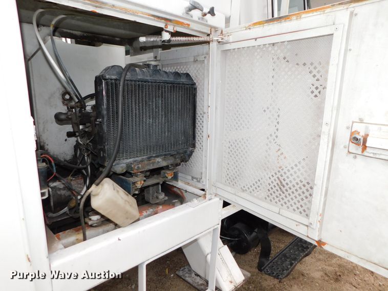 image for item DJ5969 2006 International 4300 SBA  forestry bucket truck