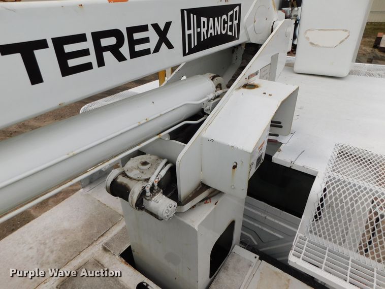 image for item DJ5969 2006 International 4300 SBA  forestry bucket truck