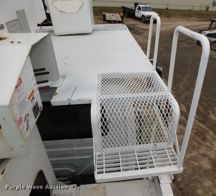 image for item DJ5969 2006 International 4300 SBA  forestry bucket truck