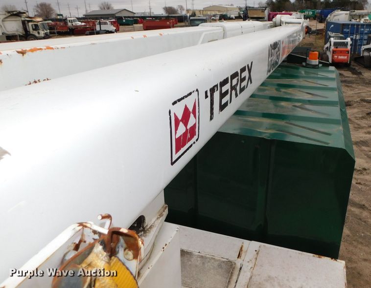 image for item DJ5969 2006 International 4300 SBA  forestry bucket truck