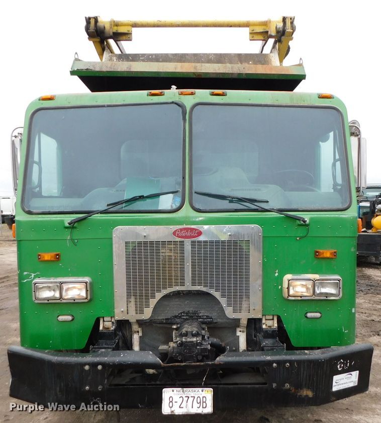 image for item DJ5970 2009 Peterbilt 320  refuse truck