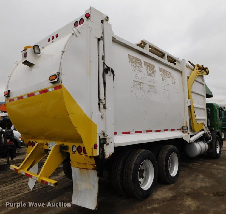 image for item DJ5970 2009 Peterbilt 320  refuse truck