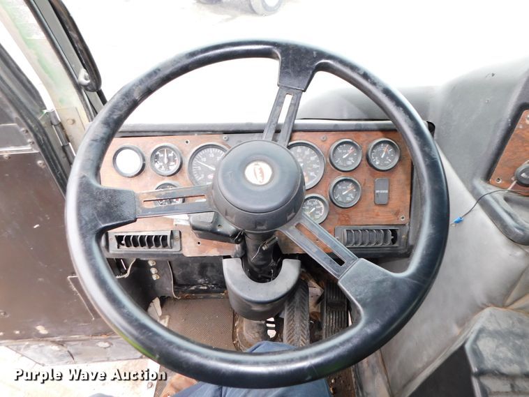 image for item DJ5970 2009 Peterbilt 320  refuse truck