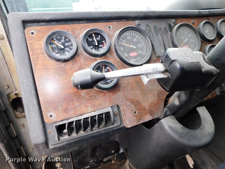 image for item DJ5970 2009 Peterbilt 320  refuse truck