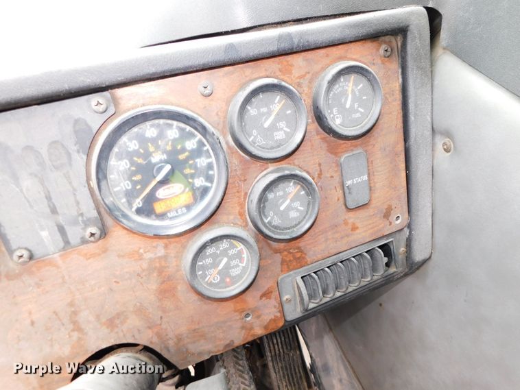 image for item DJ5970 2009 Peterbilt 320  refuse truck