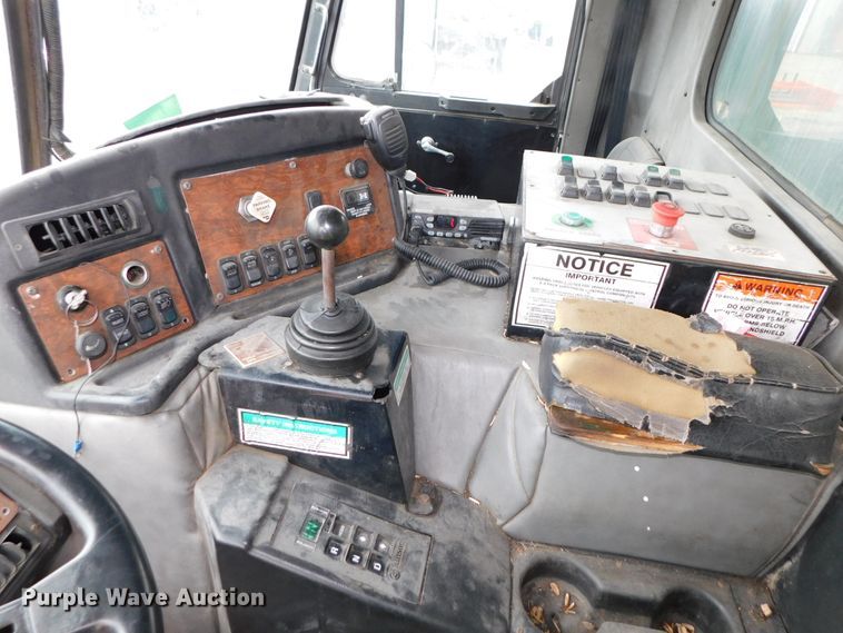 image for item DJ5970 2009 Peterbilt 320  refuse truck