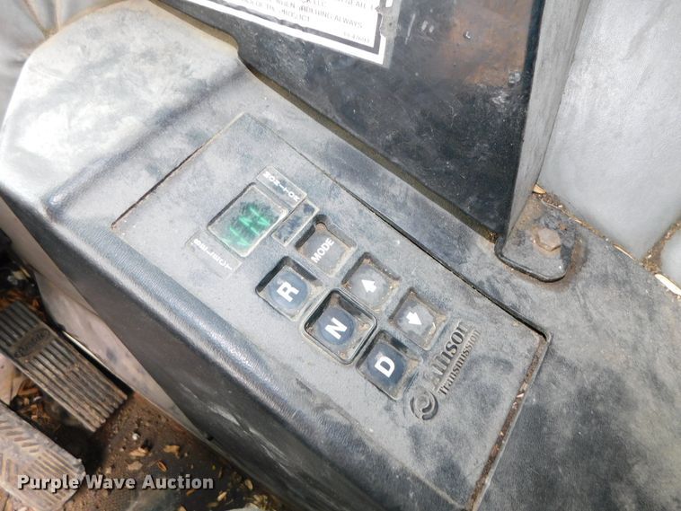 image for item DJ5970 2009 Peterbilt 320  refuse truck