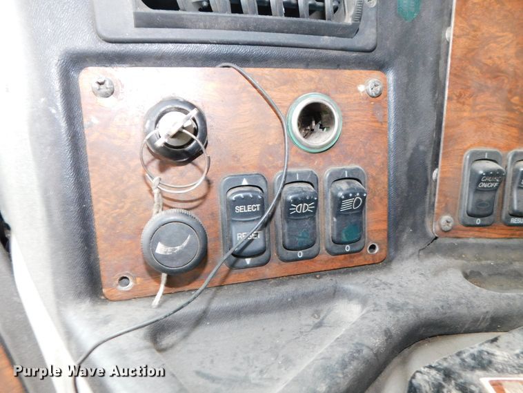 image for item DJ5970 2009 Peterbilt 320  refuse truck