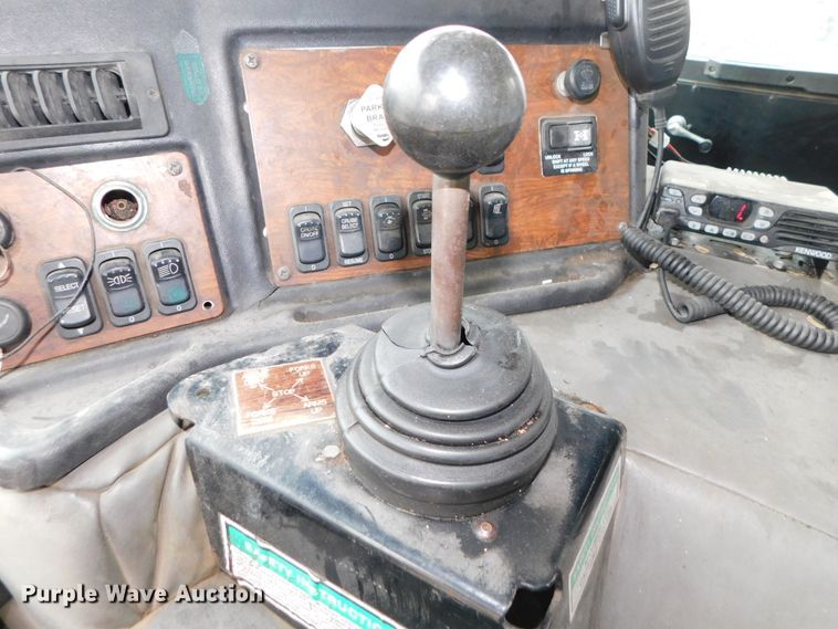 image for item DJ5970 2009 Peterbilt 320  refuse truck