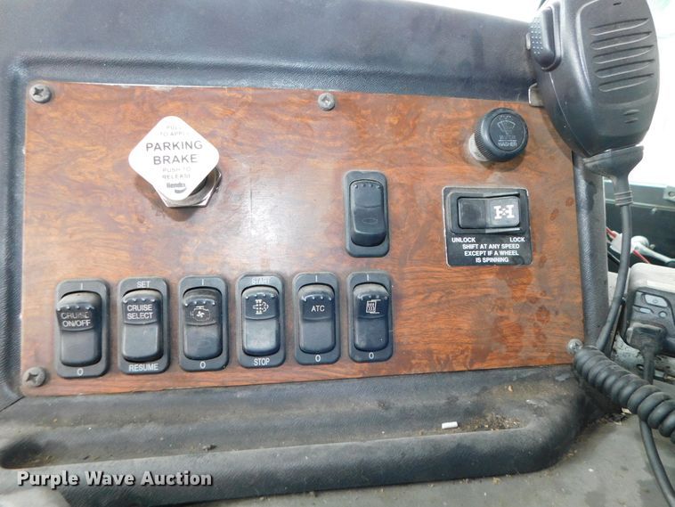 image for item DJ5970 2009 Peterbilt 320  refuse truck