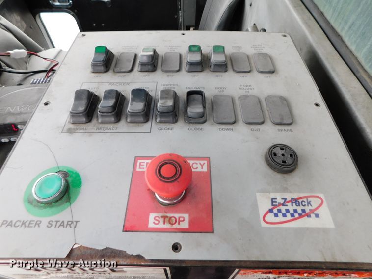 image for item DJ5970 2009 Peterbilt 320  refuse truck