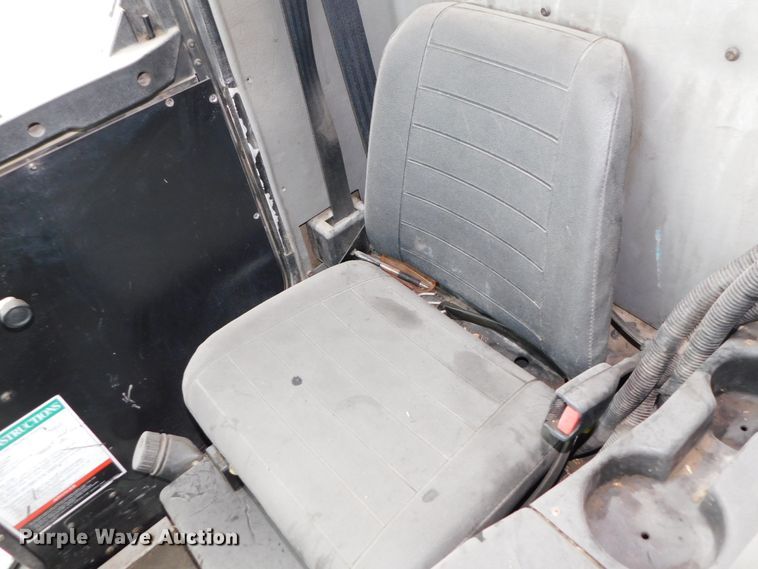 image for item DJ5970 2009 Peterbilt 320  refuse truck