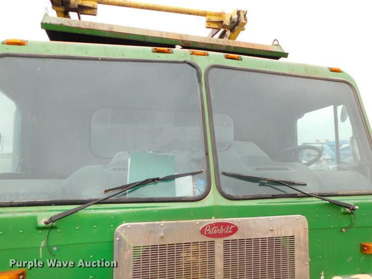 image for item DJ5970 2009 Peterbilt 320  refuse truck