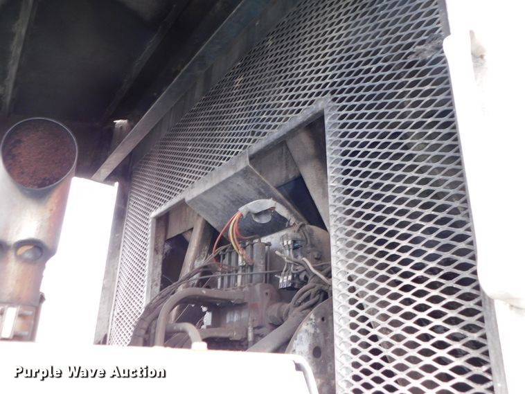 image for item DJ5970 2009 Peterbilt 320  refuse truck