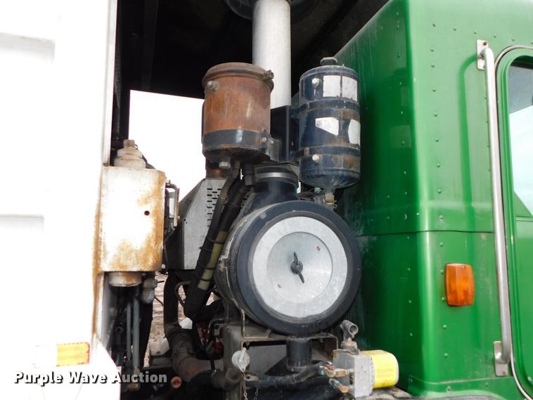 image for item DJ5970 2009 Peterbilt 320  refuse truck