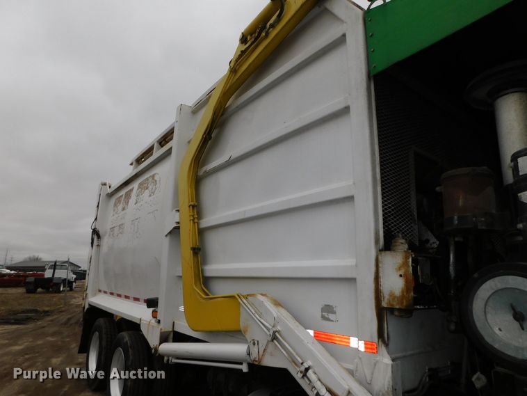 image for item DJ5970 2009 Peterbilt 320  refuse truck