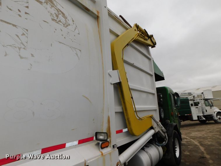 image for item DJ5970 2009 Peterbilt 320  refuse truck