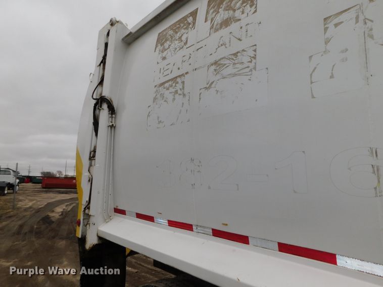 image for item DJ5970 2009 Peterbilt 320  refuse truck