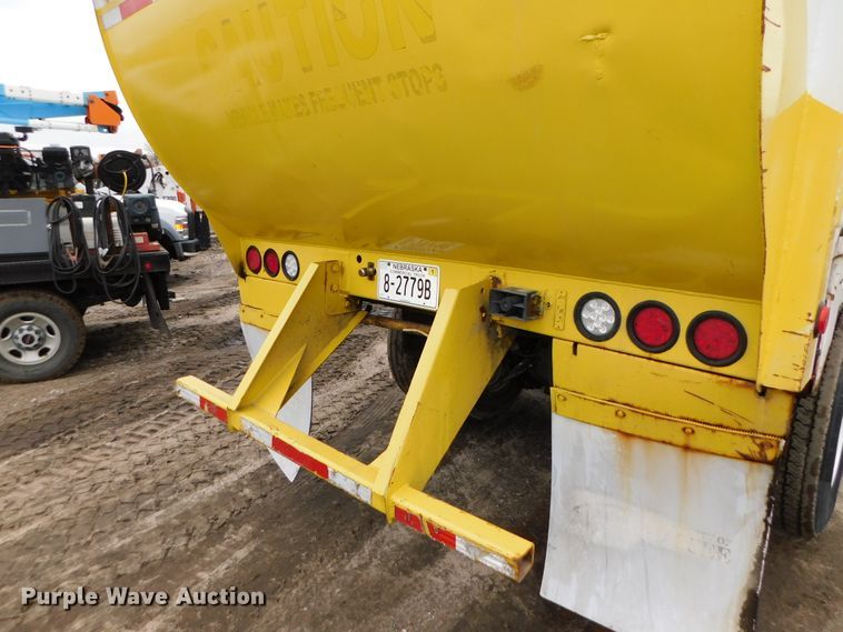 image for item DJ5970 2009 Peterbilt 320  refuse truck