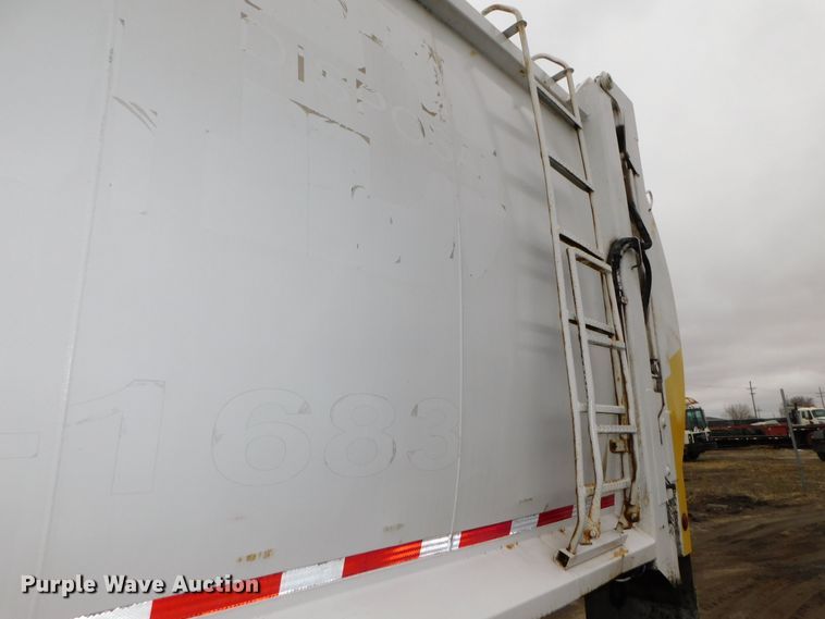 image for item DJ5970 2009 Peterbilt 320  refuse truck