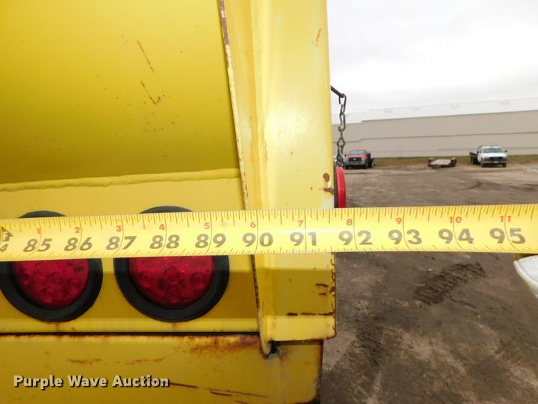 image for item DJ5970 2009 Peterbilt 320  refuse truck