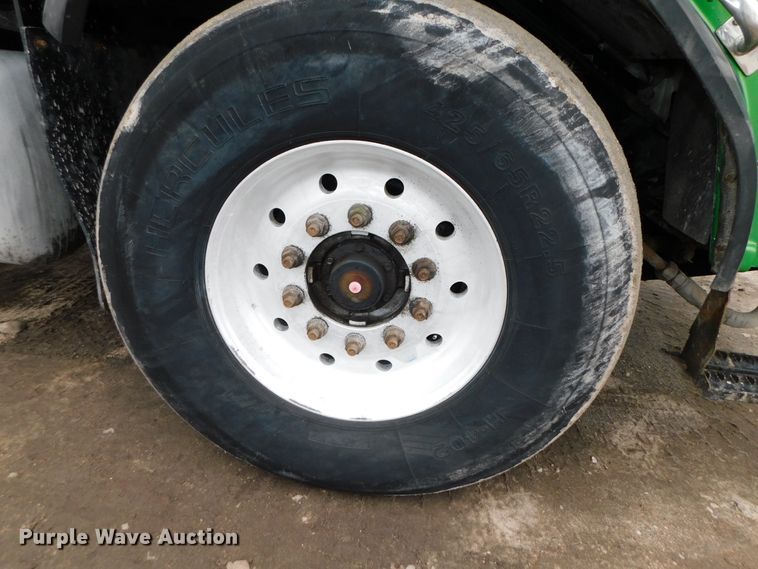 image for item DJ5970 2009 Peterbilt 320  refuse truck