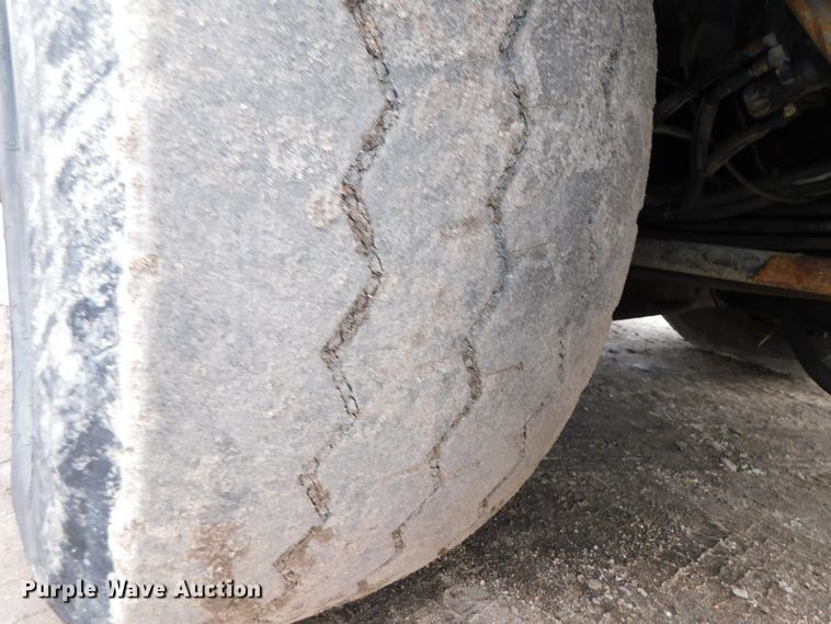 image for item DJ5970 2009 Peterbilt 320  refuse truck