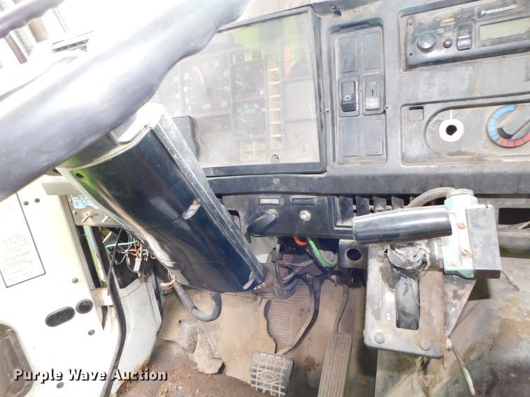 image for item DJ5972 1996 International 4900  refuse truck