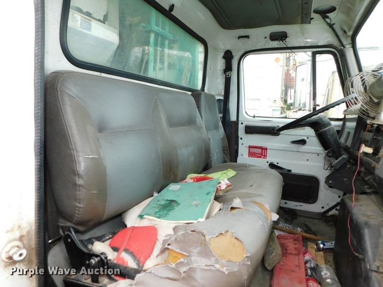 image for item DJ5972 1996 International 4900  refuse truck