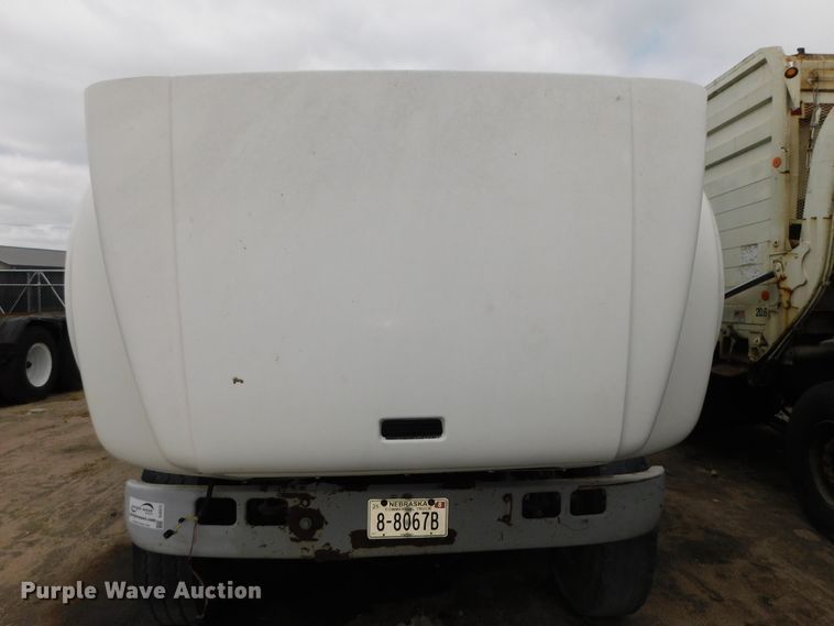 image for item DJ5972 1996 International 4900  refuse truck