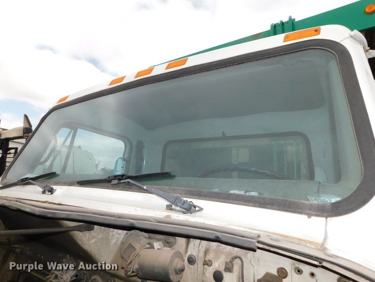 image for item DJ5972 1996 International 4900  refuse truck