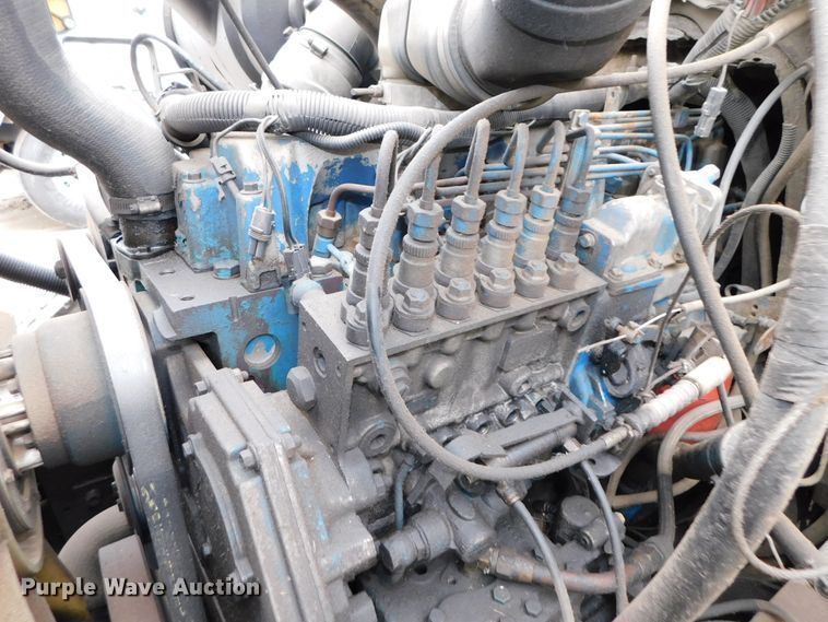 image for item DJ5972 1996 International 4900  refuse truck